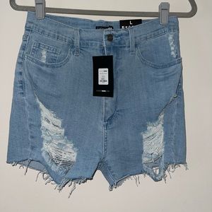 Light-wash mom shorts